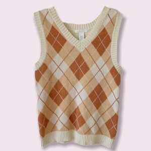 Tilly’s Brown argyle patterned sweater vest 🤎